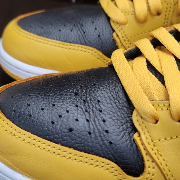 Nike Air Jordan 1 High OG 'Pollen' Wmns 8.5 Great Condition. Same day shipping - Picture 15 of 16